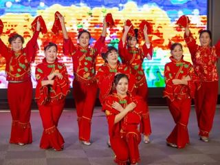 我们的中国梦—文化进万家|沙湾市：百姓乡村“村晚”热闹上演啦！