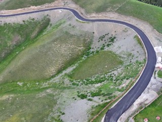 沙湾市鹿角湾景区“道路大变身”正在进行