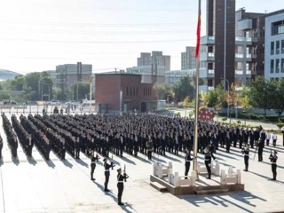 沙湾市举行庆祝中华人民共和国成立75周年升国旗仪式