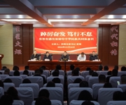 沙湾市委书记曾梁在第二小学讲授思政课