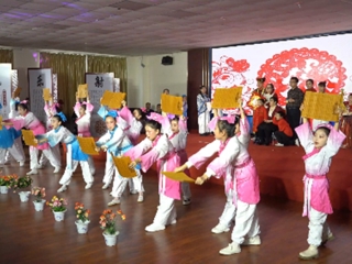 沙湾市第三中学、第七小学联合开展行走的思政课活动