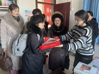 沙湾市博尔通古乡：春联传递新春情