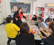 网络中国节·元宵丨沙湾市凯旋街道：彩灯谜韵闹元宵 阖家欢乐庆团圆