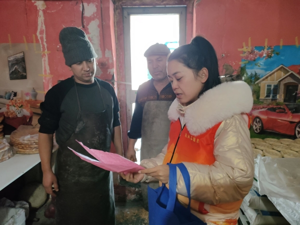沙湾市书香街道：返乡学子送安全 节日祥和添保障（王盼盼拍摄） (2).jpg