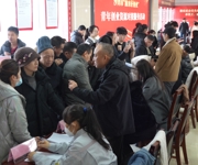 沙湾市招聘会吸引超900人线下求职 7万余人次线上围观