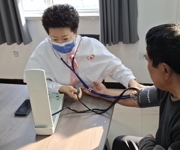 沙湾市桃园街道：爱心义诊进社区 助力健康暖人心
