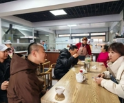 沙湾市桃园街道：社区食堂 居民的幸福“食光”
