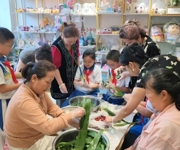 网络中国节·端午│沙湾市桃园街道开展“粽香童趣迎佳节 同心共庆石榴情”爱心送粽子活动