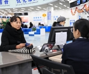 实干争先 向“新”而行丨沙湾市：春节后上班第一天 政务服务忙而有序暖民心