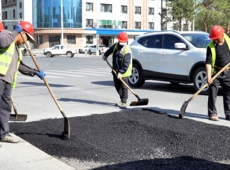 能力提升·奋进争先丨沙湾市启动城区道路修缮 保障居民出行安全