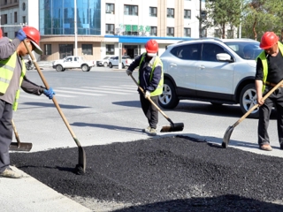 能力提升·奋进争先丨沙湾市启动城区道路修缮 保障居民出行安全
