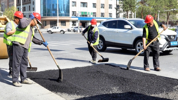 能力提升·奋进争先丨沙湾市启动城区道路修缮 保障居民出行安全