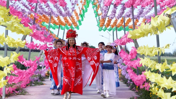 能力提升·奋进争先丨馆校协同促美育 非遗技艺展风采——沙湾市开展美术教研实践活动