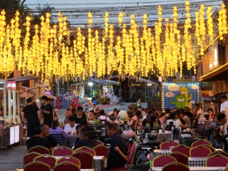 沙湾市：美食节带火夜市经济 烟火气点燃夏日消费