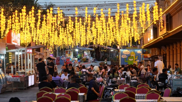 沙湾市：美食节带火夜市经济 烟火气点燃夏日消费