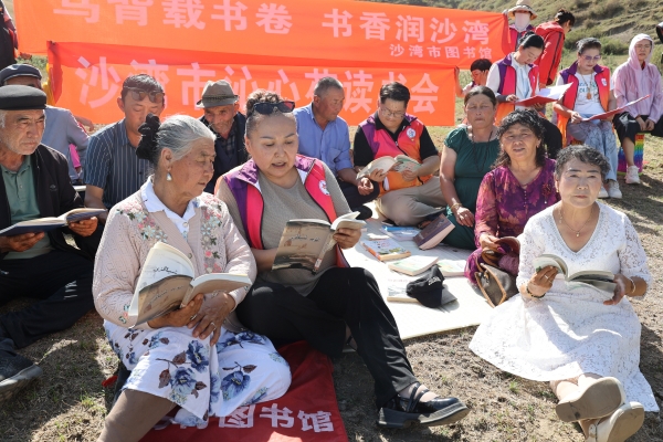 沙湾市西戈壁镇：马背载书香 文化润牧区