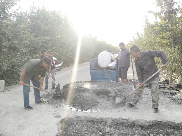能力提升·奋进争先丨沙湾市西戈壁镇：抢修破损涵道路 守护民生平安路